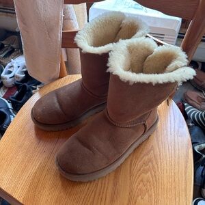 Ugg Bailey bow chestnut size 9